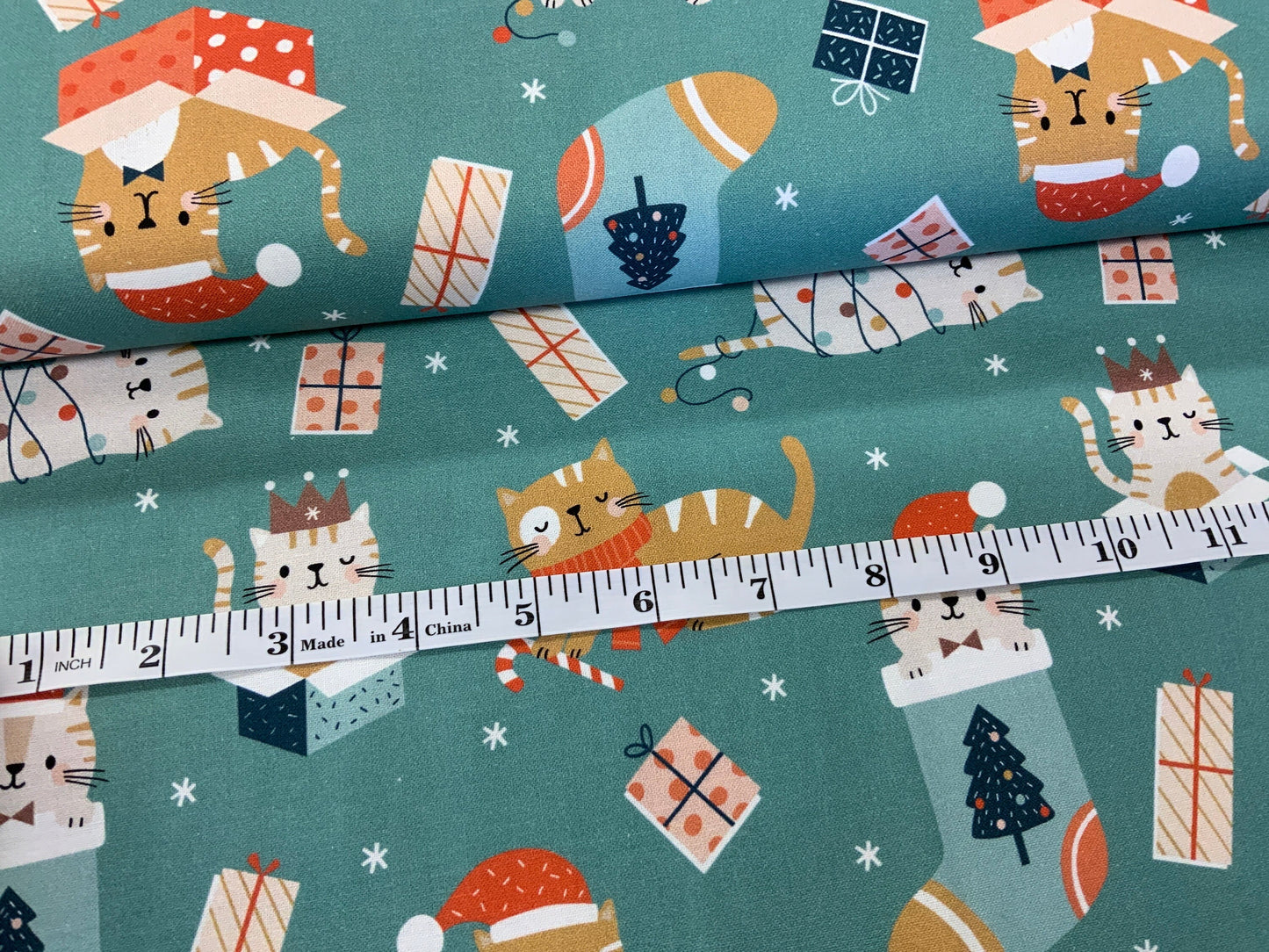 anck-2134-dashwoodstudio-teal-cats-christmas-100-cotton