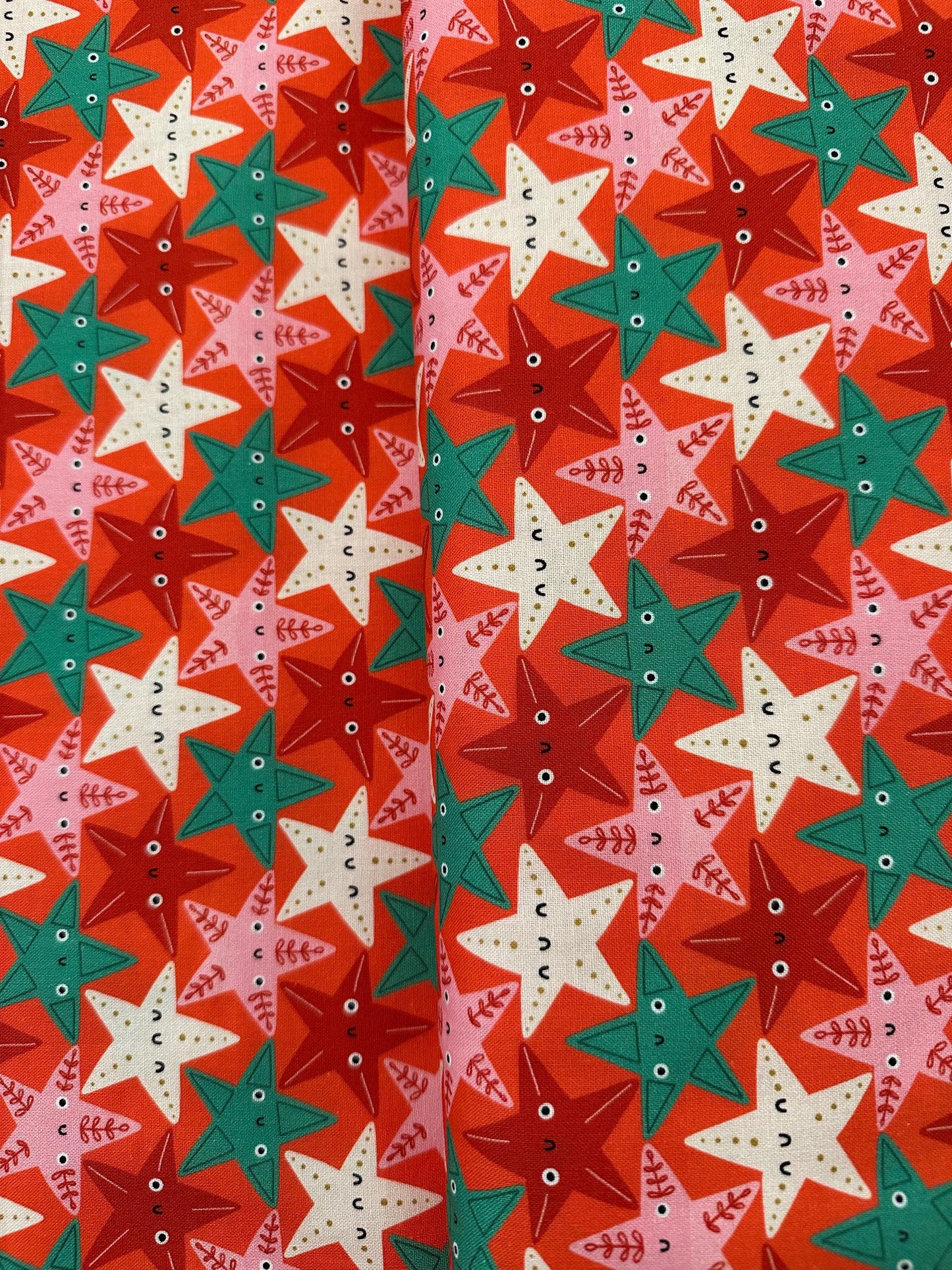 christmas-oh-what-fun-jess-moorhouse-christmas-stars-green-and-red-stars-fabric-christmas-fabric-holiday-fabric-dashwood-studios-ofun-2209