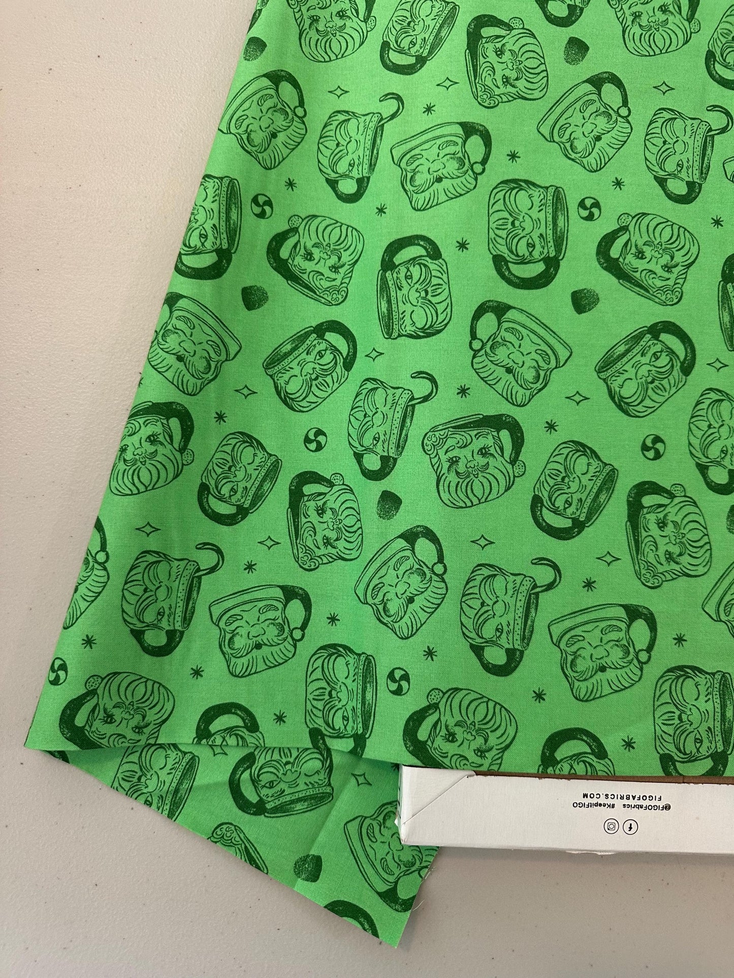 green-santa-mugs-fabric-kitschmas-holiday-cotton