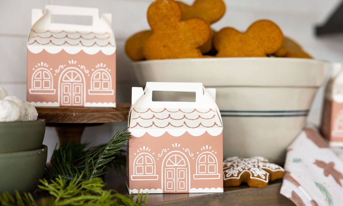 GBD1117 - Gingerbread House Gable Treat Boxes