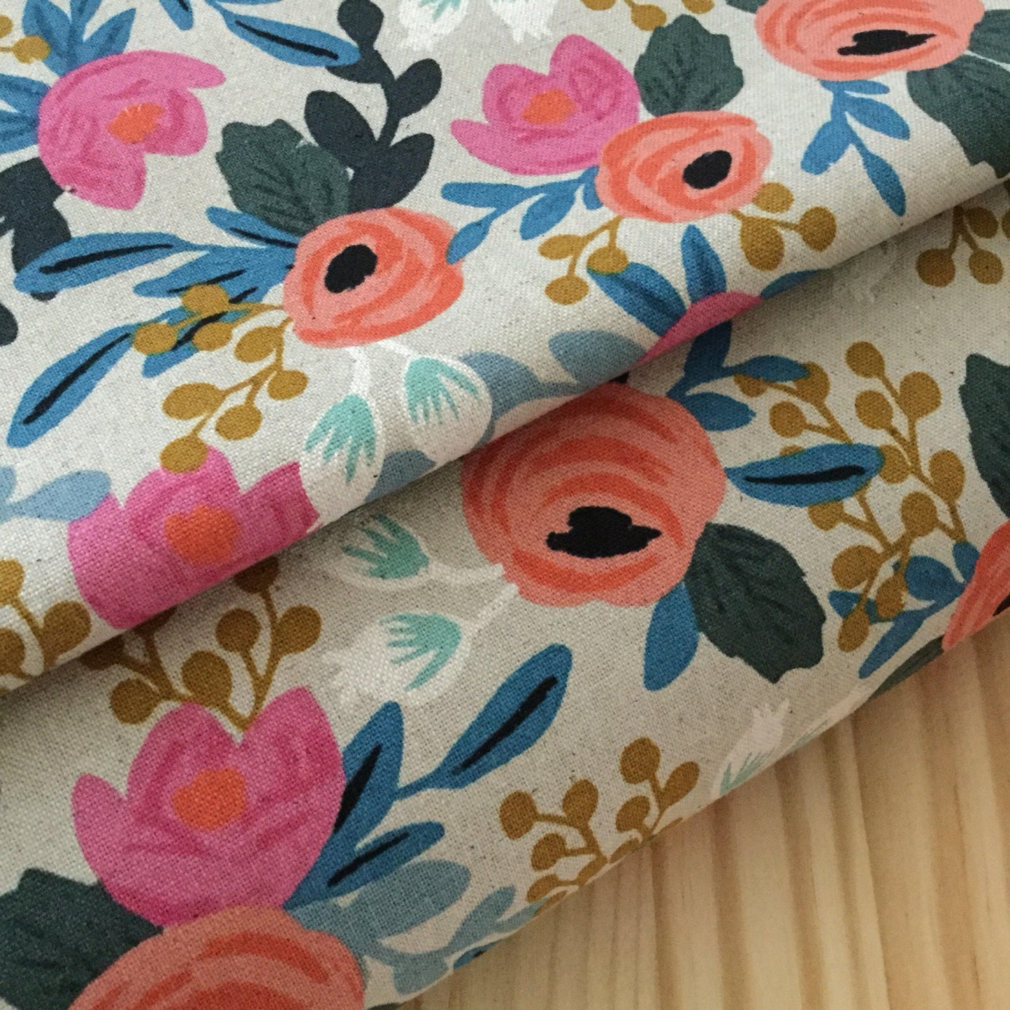 Les Fleurs Rosa Canvas