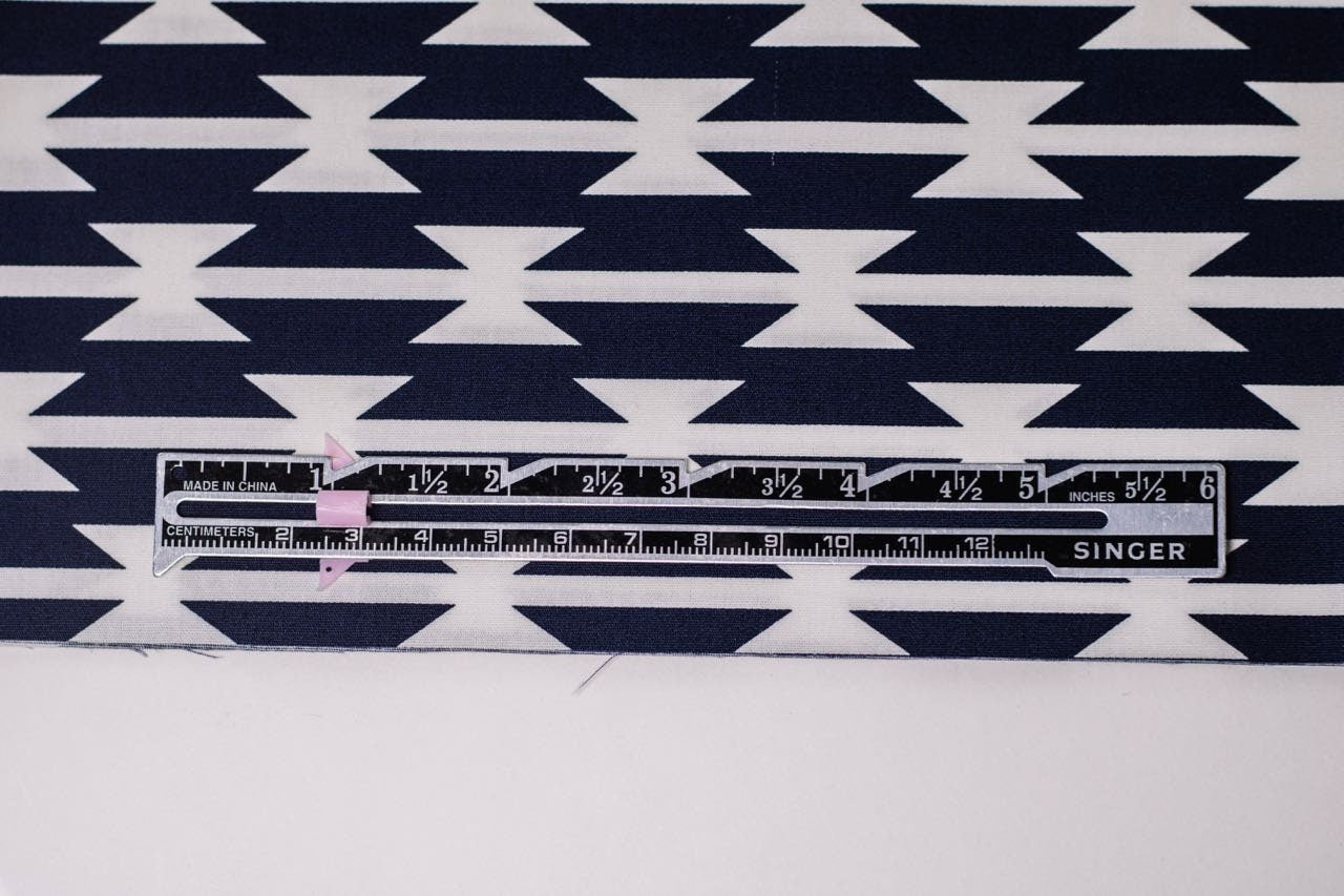 tomahawk-stripe-fabric-aztec-fabric-tribal-navy-and-white-southwestern-art-gallery-fabrics-fabric-by-the-yard-arz-551-100-cotton