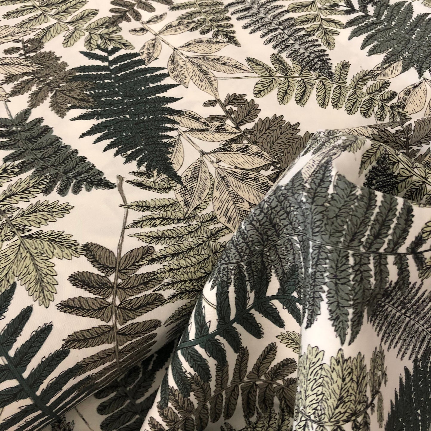 dot-s-green-thumb-heh-42790-her-history-cotton-fabric-leaves-fabric-ferns-boho-fabric-forest-greens-her-and-history-bonnie-christine-agf