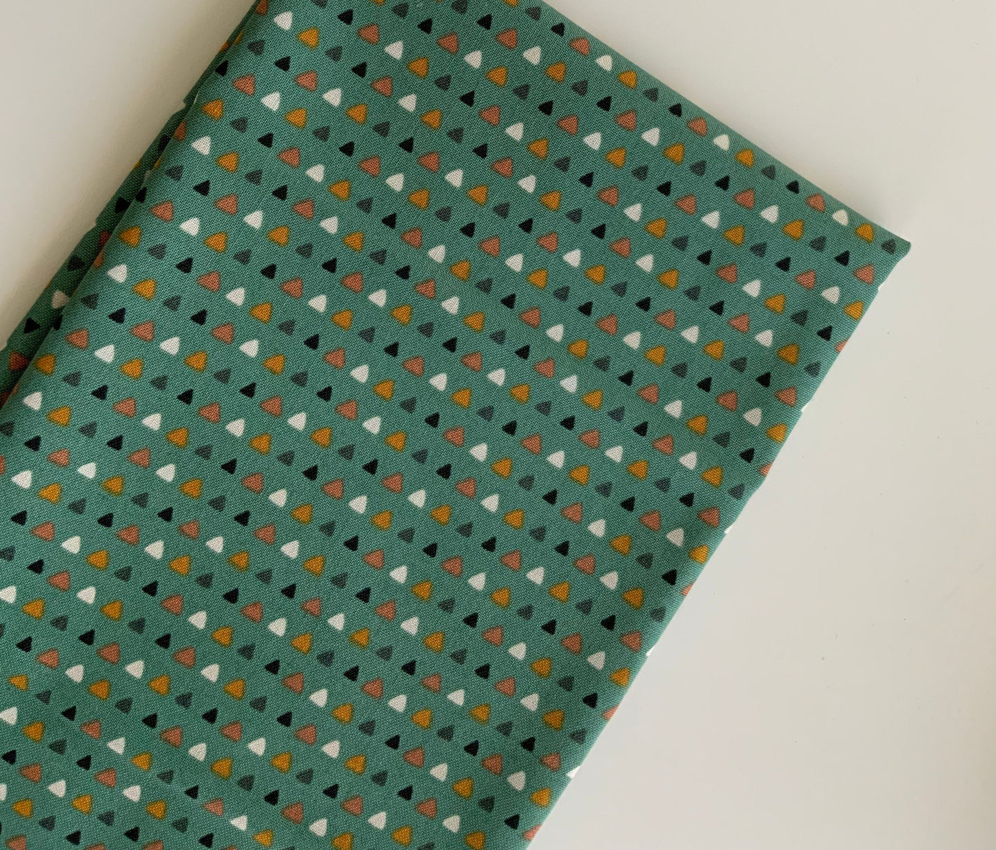 jd105-oa3-magic-of-serengeti-abstract-triangles-oasis-fabric-african-inspired-tile-middle-eastern-mosaic-tile-fabric-green-geometric