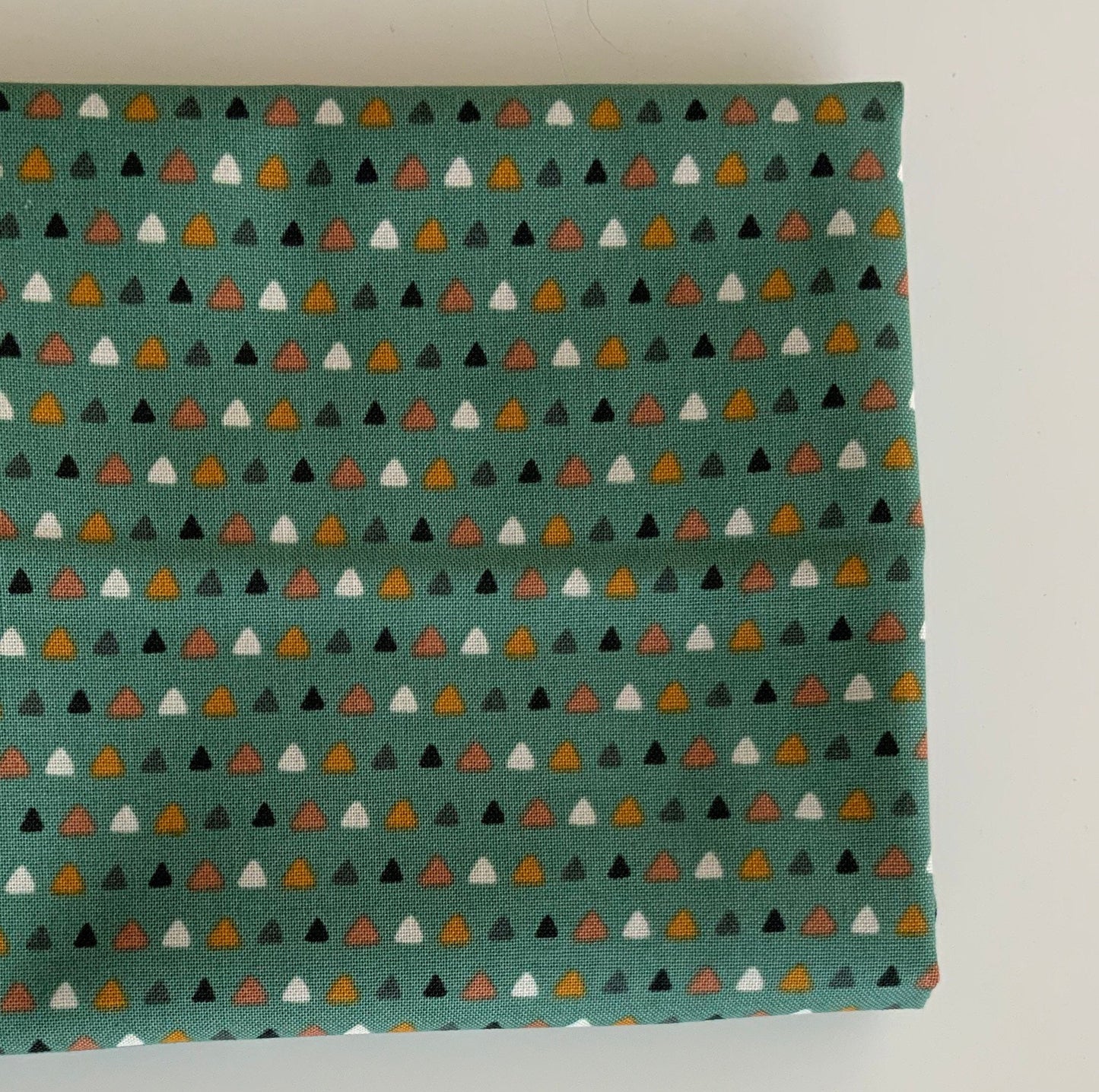 jd105-oa3-magic-of-serengeti-abstract-triangles-oasis-fabric-african-inspired-tile-middle-eastern-mosaic-tile-fabric-green-geometric