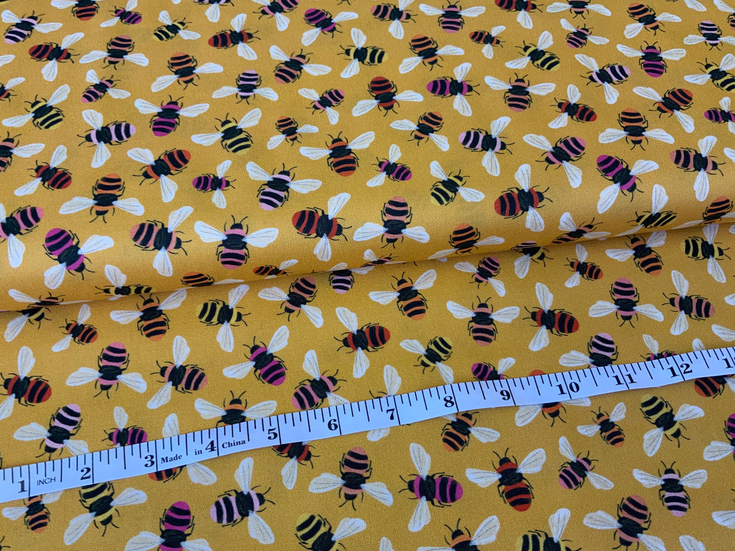 bee-2307-dashwood-studios-bright-spring-fabric-colorful-bees