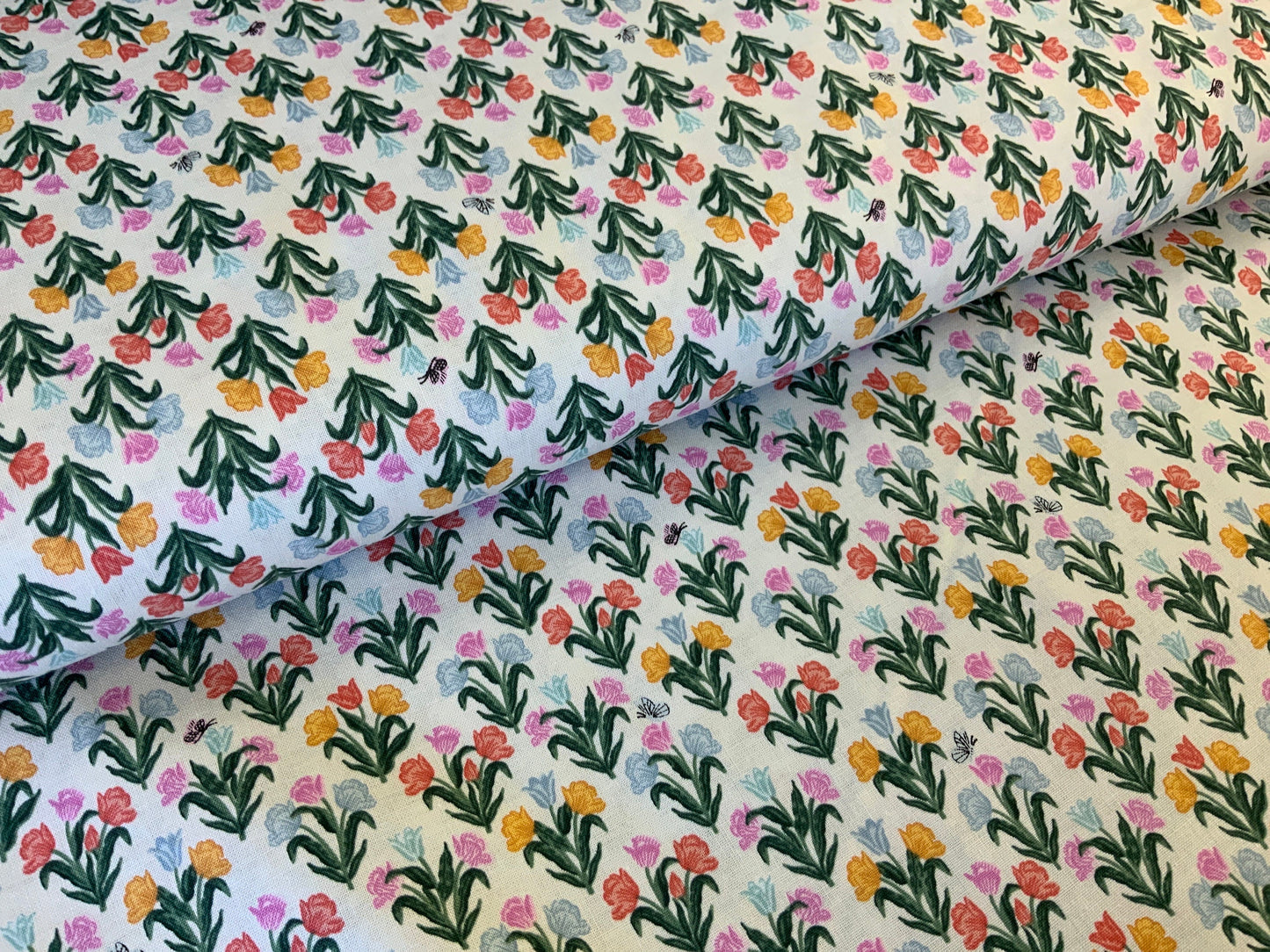 light-tulip-curio-rifle-paper-co-rp1107-wh3