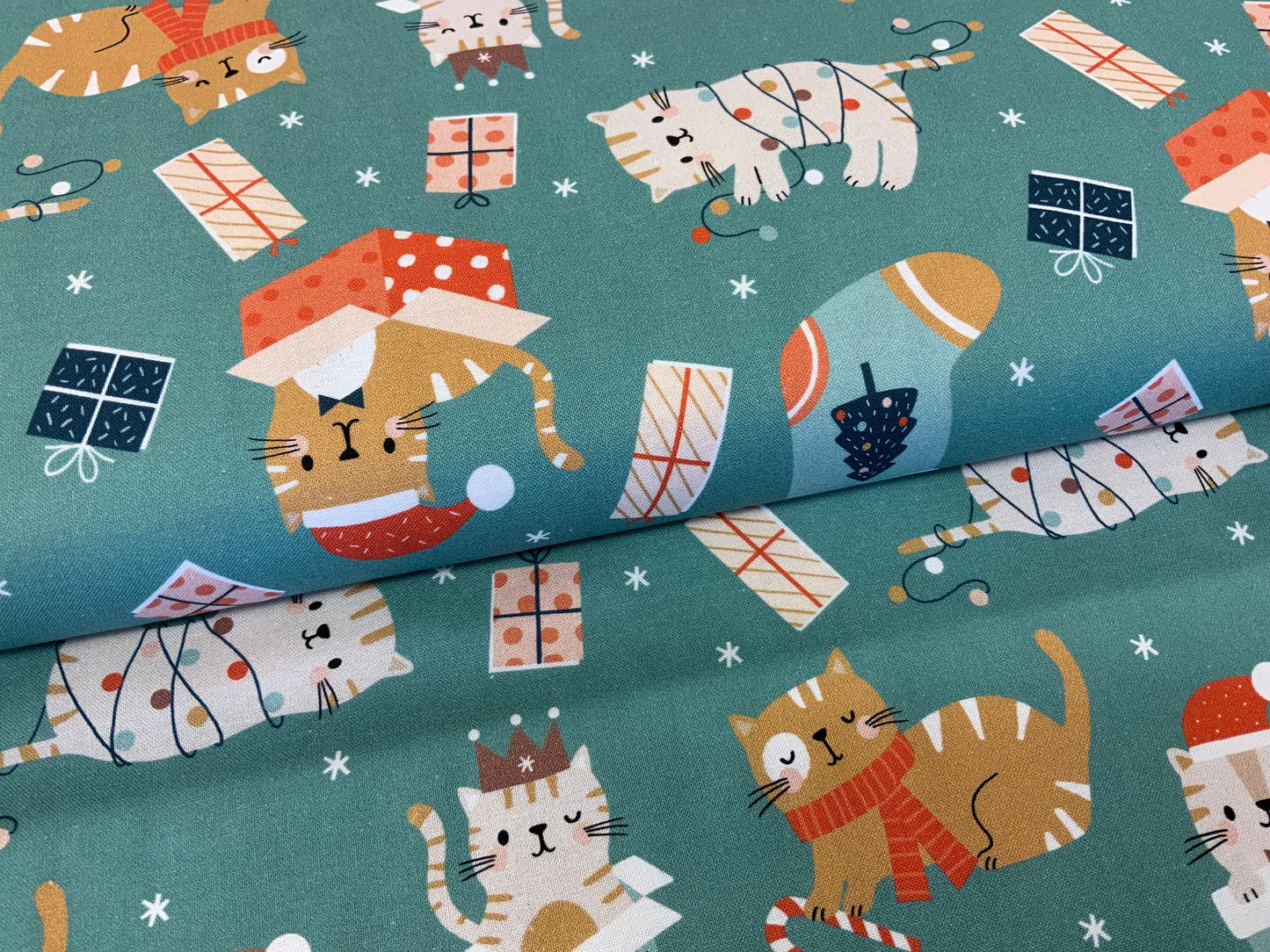 anck-2134-dashwoodstudio-teal-cats-christmas-100-cotton
