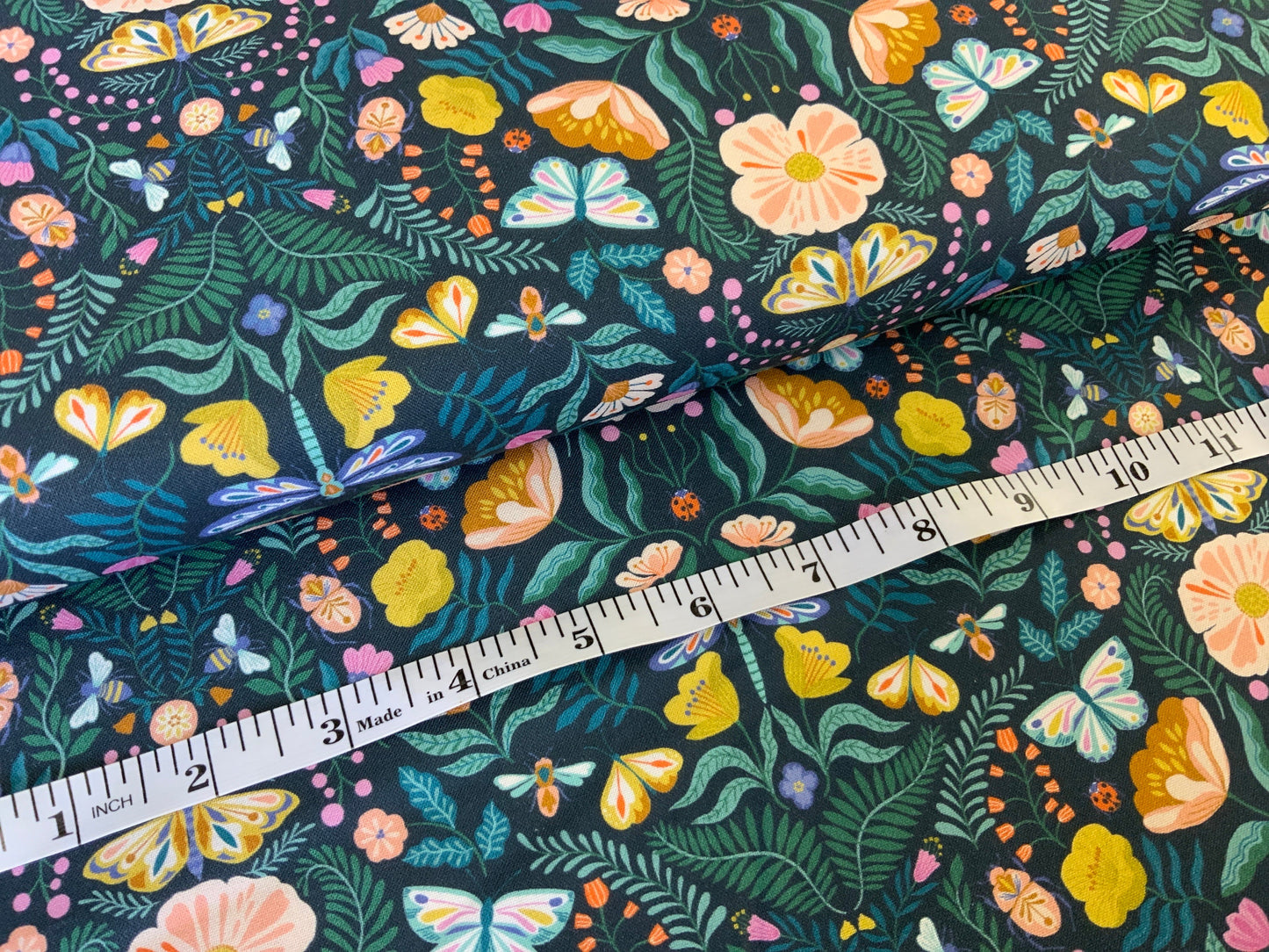 flut-2077-dashwood-studios-bright-spring-fabric-navy-flower-garden