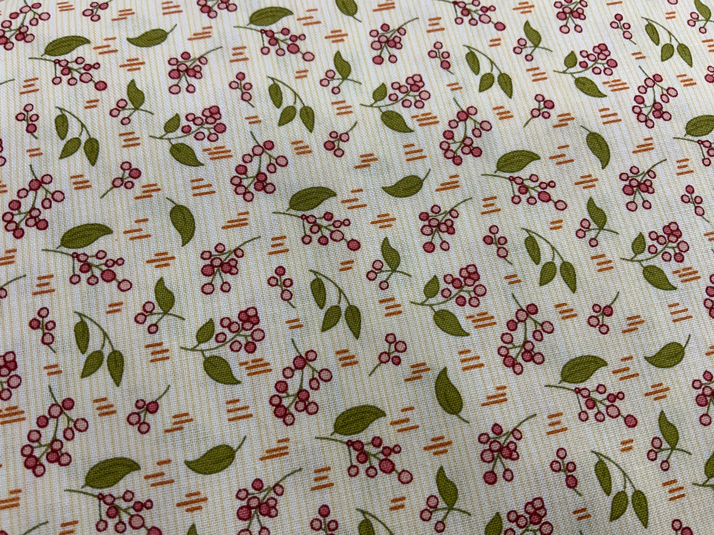 eqp-pieces-of-time-pot220101-merry-berry-cream-spring-berries