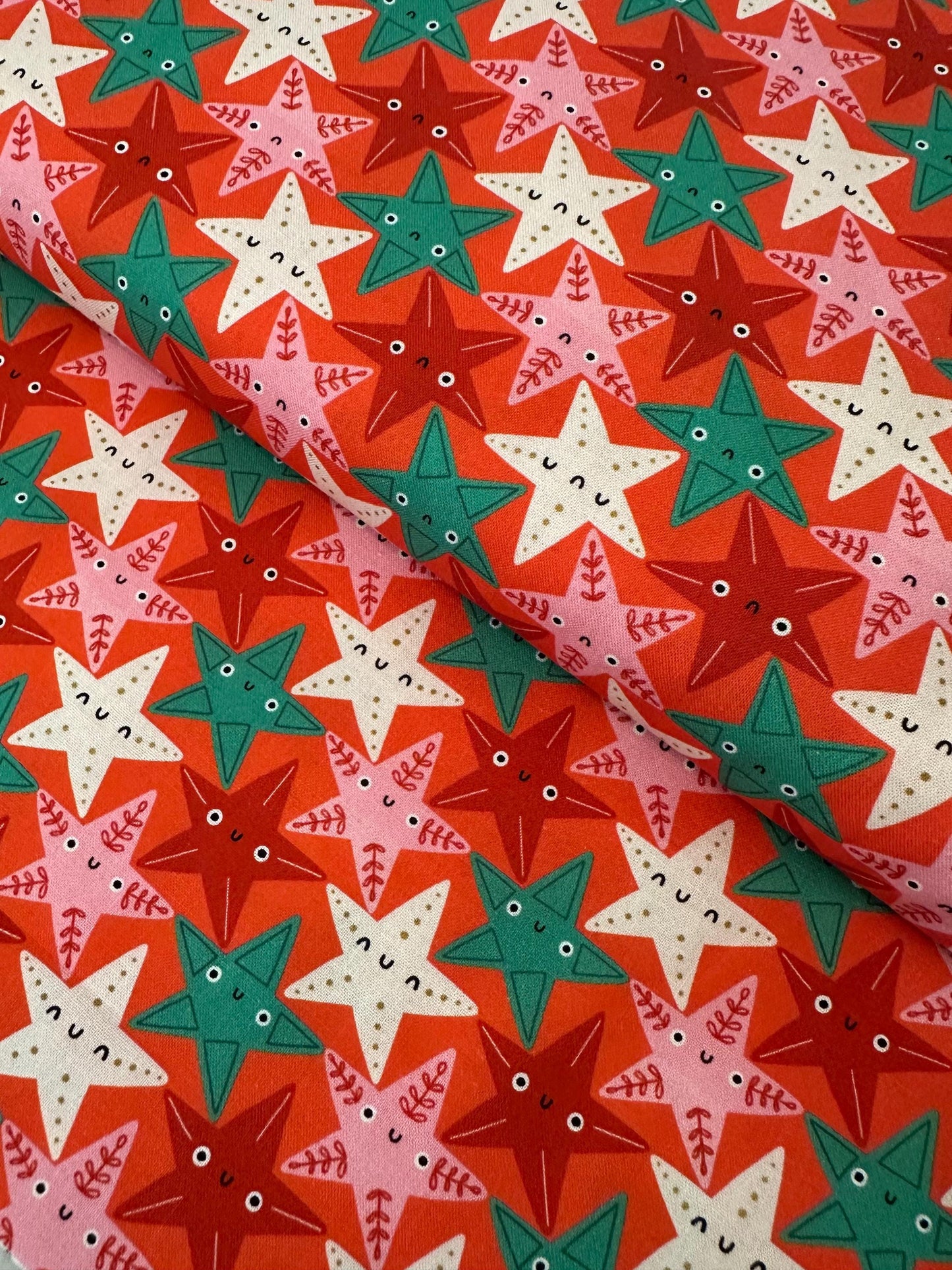 christmas-oh-what-fun-jess-moorhouse-christmas-stars-green-and-red-stars-fabric-christmas-fabric-holiday-fabric-dashwood-studios-ofun-2209
