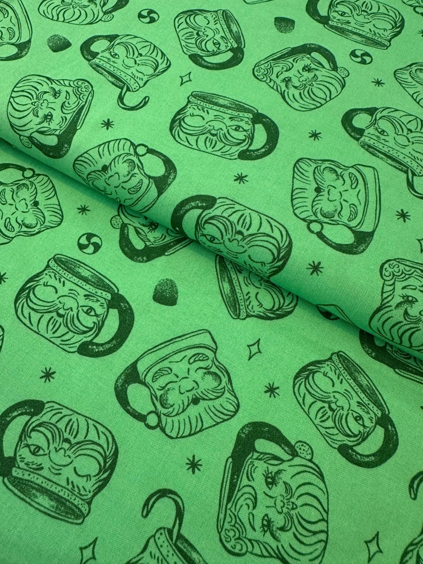 green-santa-mugs-fabric-kitschmas-holiday-cotton