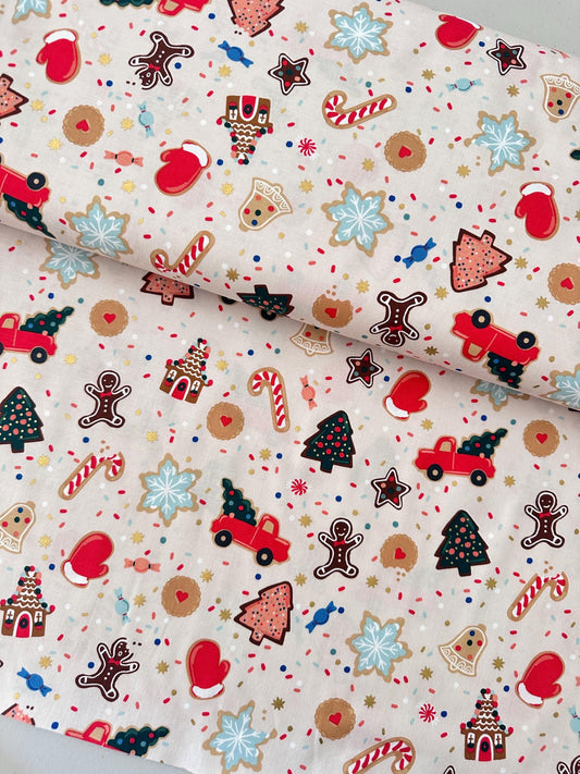 rifle-paper-co-cookies-fabric-holiday-traditions-gingerbread-cookies-holiday-classics-iii-cotton